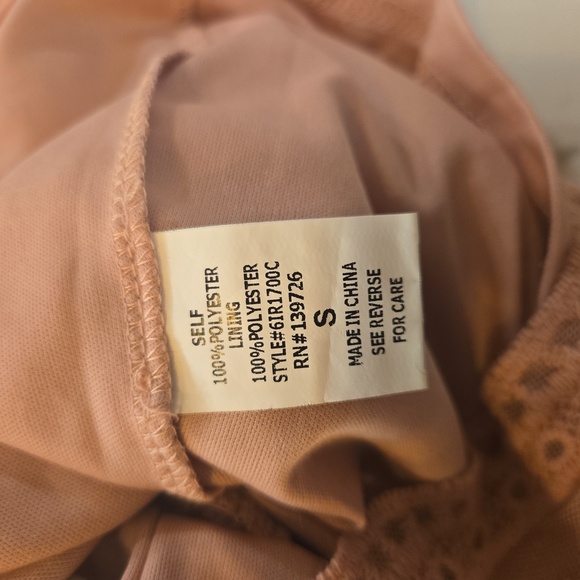 Embroidered Lace Overlay Plunge V Neck Romper Shorts Pink Womens Size Small - Picture 12 of 13